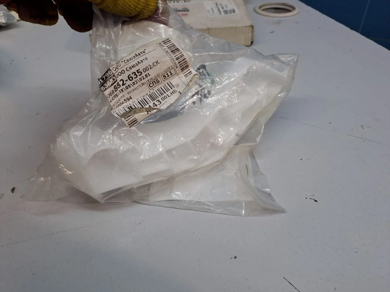 Кронштейн бампера переднего правый для Mitsubishi Pajero V8 V9 2006-