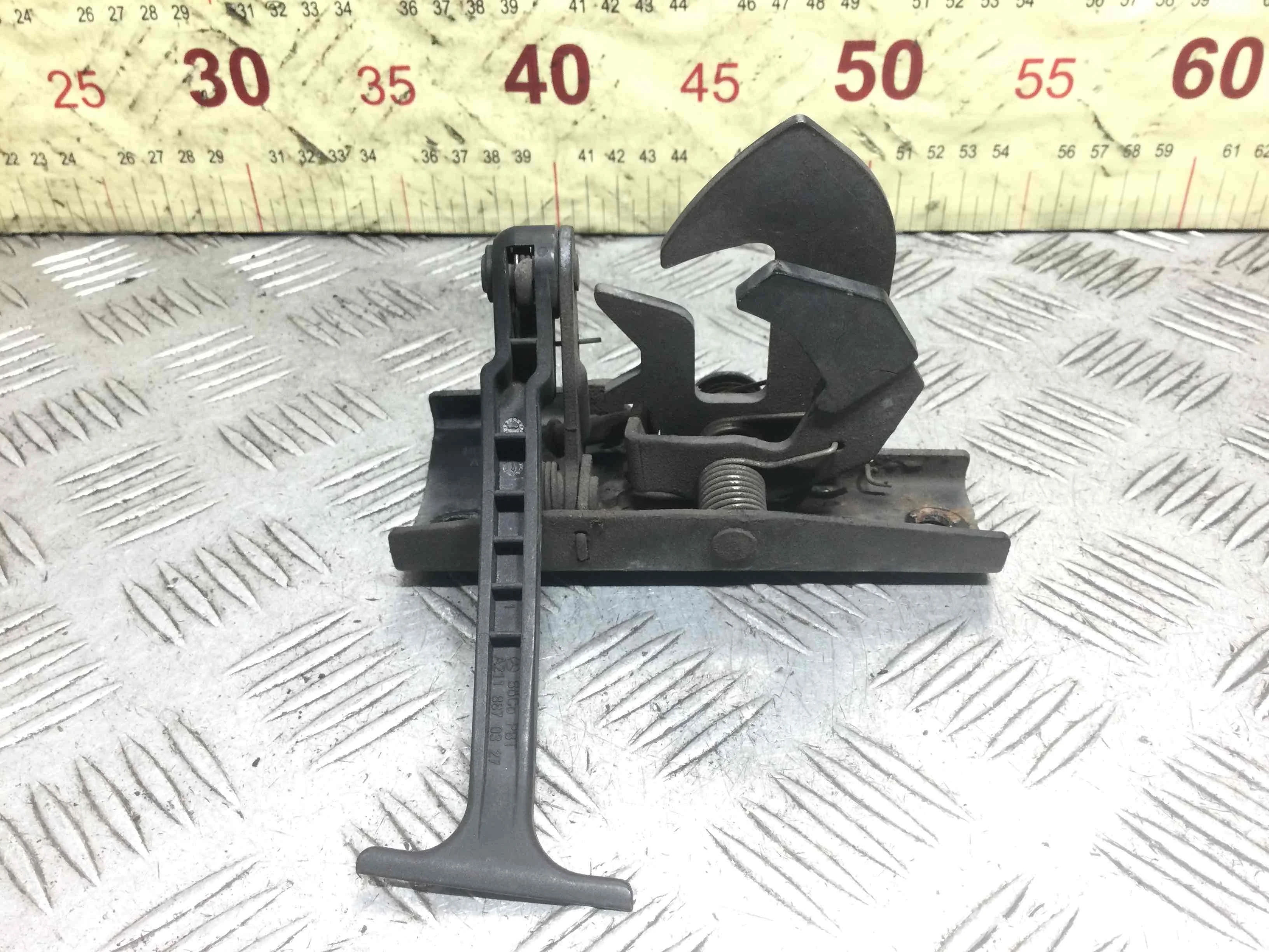 Крюк капота Mercedes E-klasse E-klasse (W211) 2002 - 2009 дизель 2.2 CDI Автомат Универсал