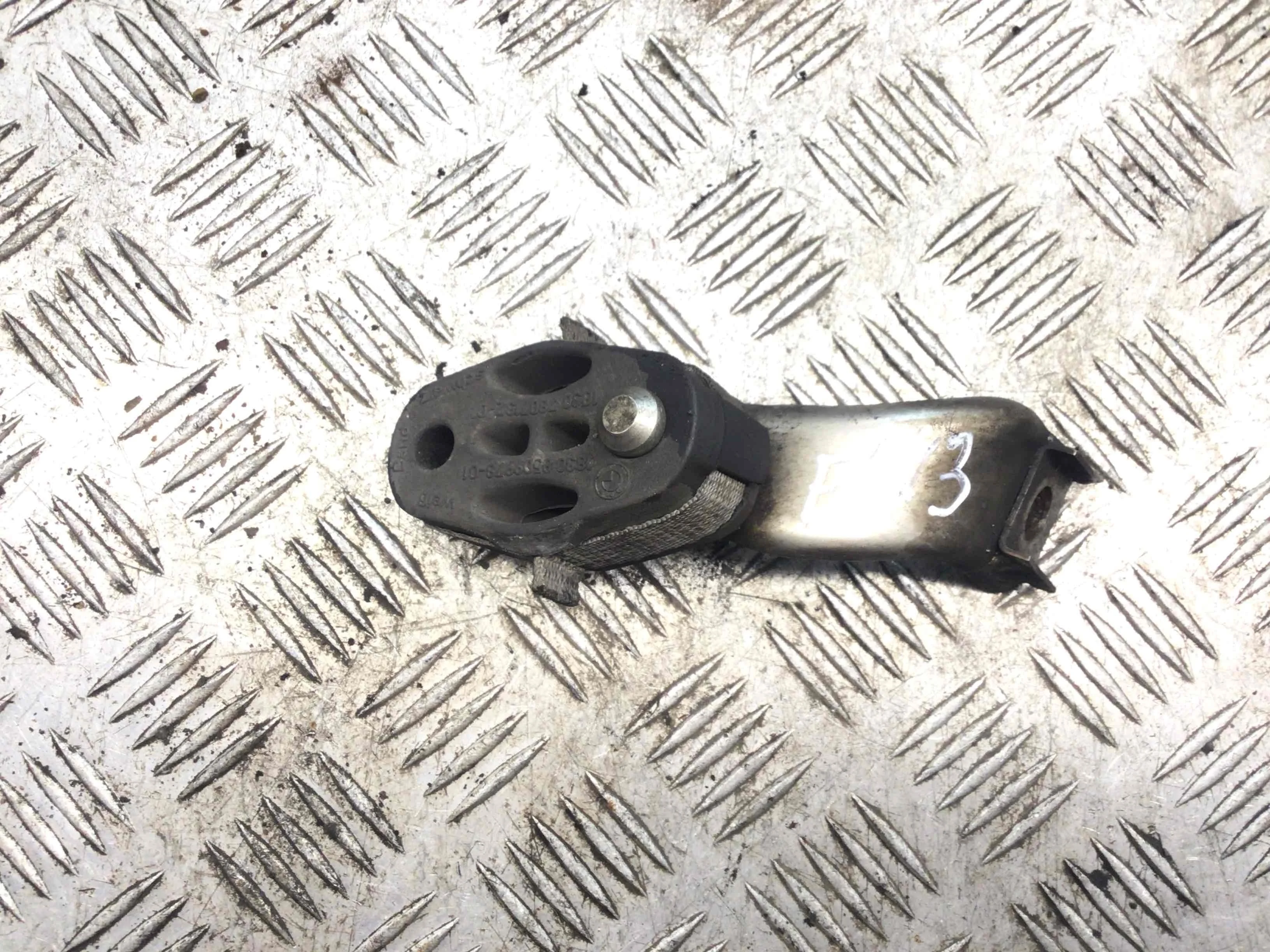 Кронштейн глушителя BMW 5-Series F10/F11/GT F07 (2009-2013) дизель 2.0 TD Механика Седан