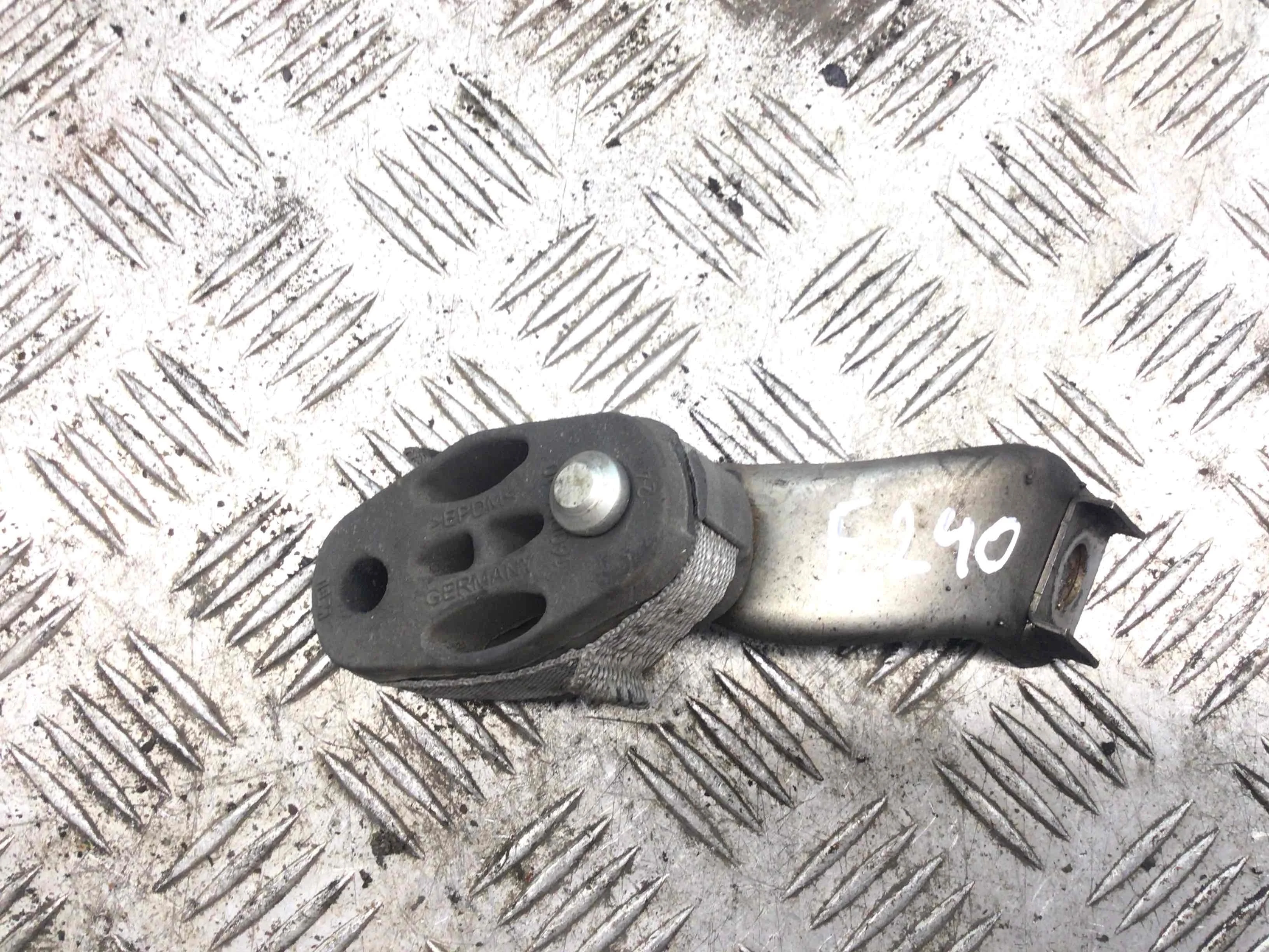 Кронштейн глушителя BMW 5-Series F10/F11/GT F07 (2009-2013) дизель 2.0 TD Механика Универсал