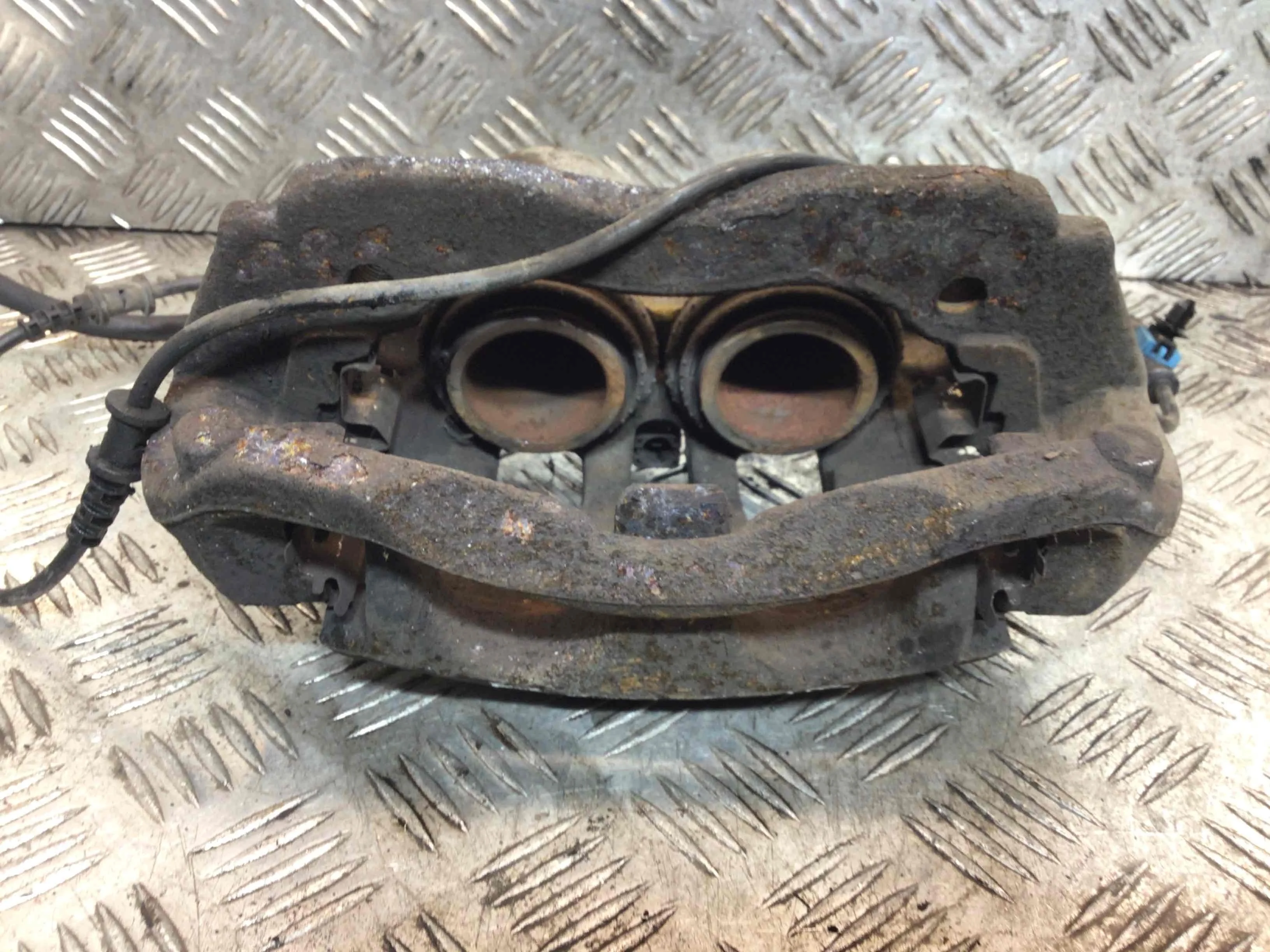 Суппорт передний правый Mercedes Sprinter W906 [рестайлинг] (2013-2018) дизель 2.2 CDI Механика Микроавтобус