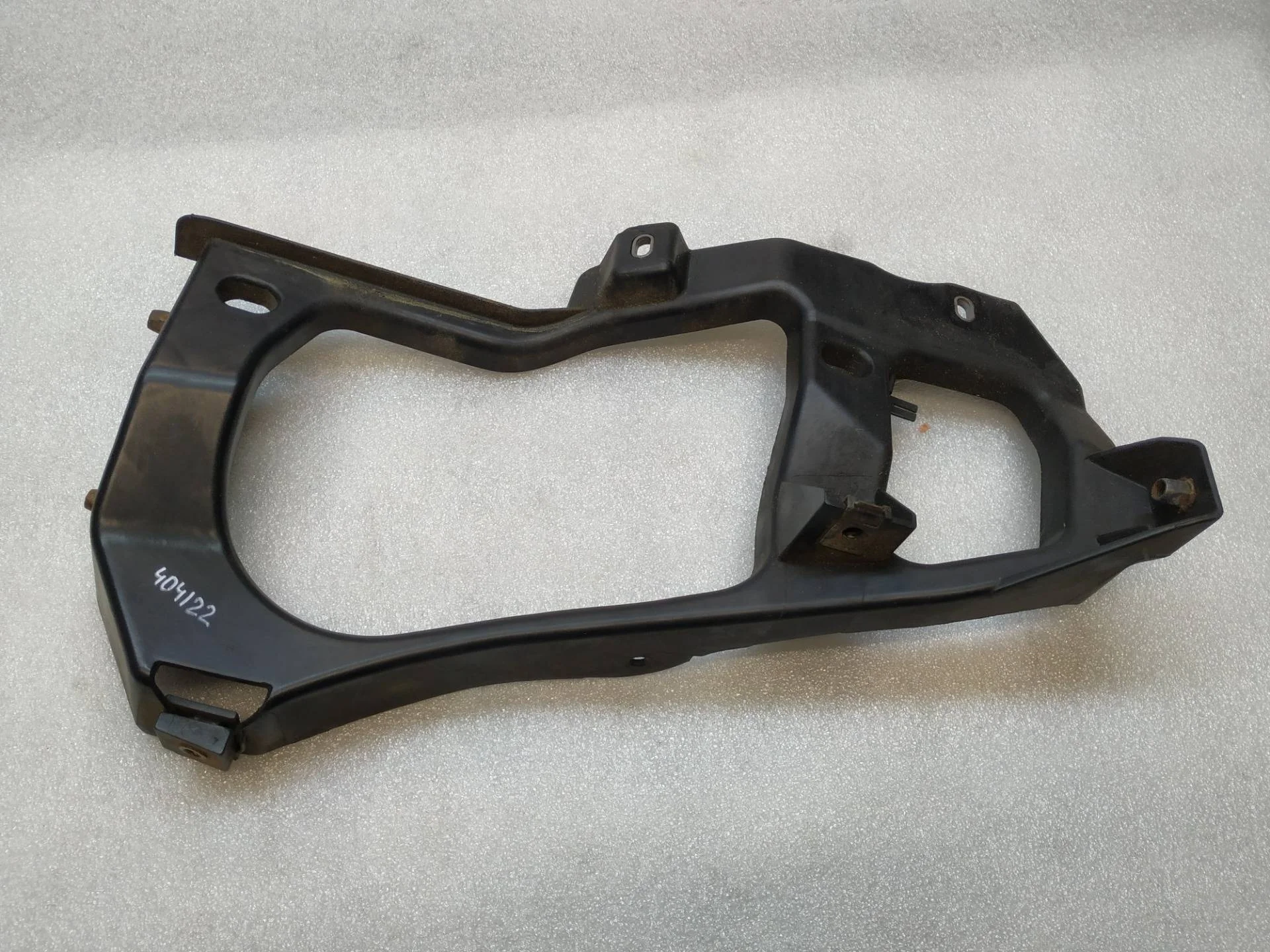 крепление фары (кронштейн фары) левой Volkswagen Touareg 2 7P6 2011