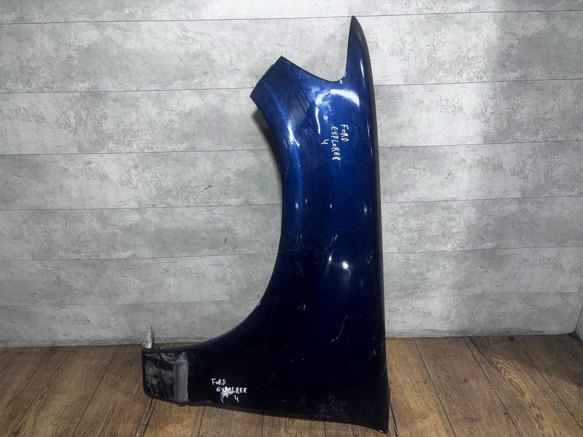 крыло переднее левое Ford Explorer 4  U251 U251  белый