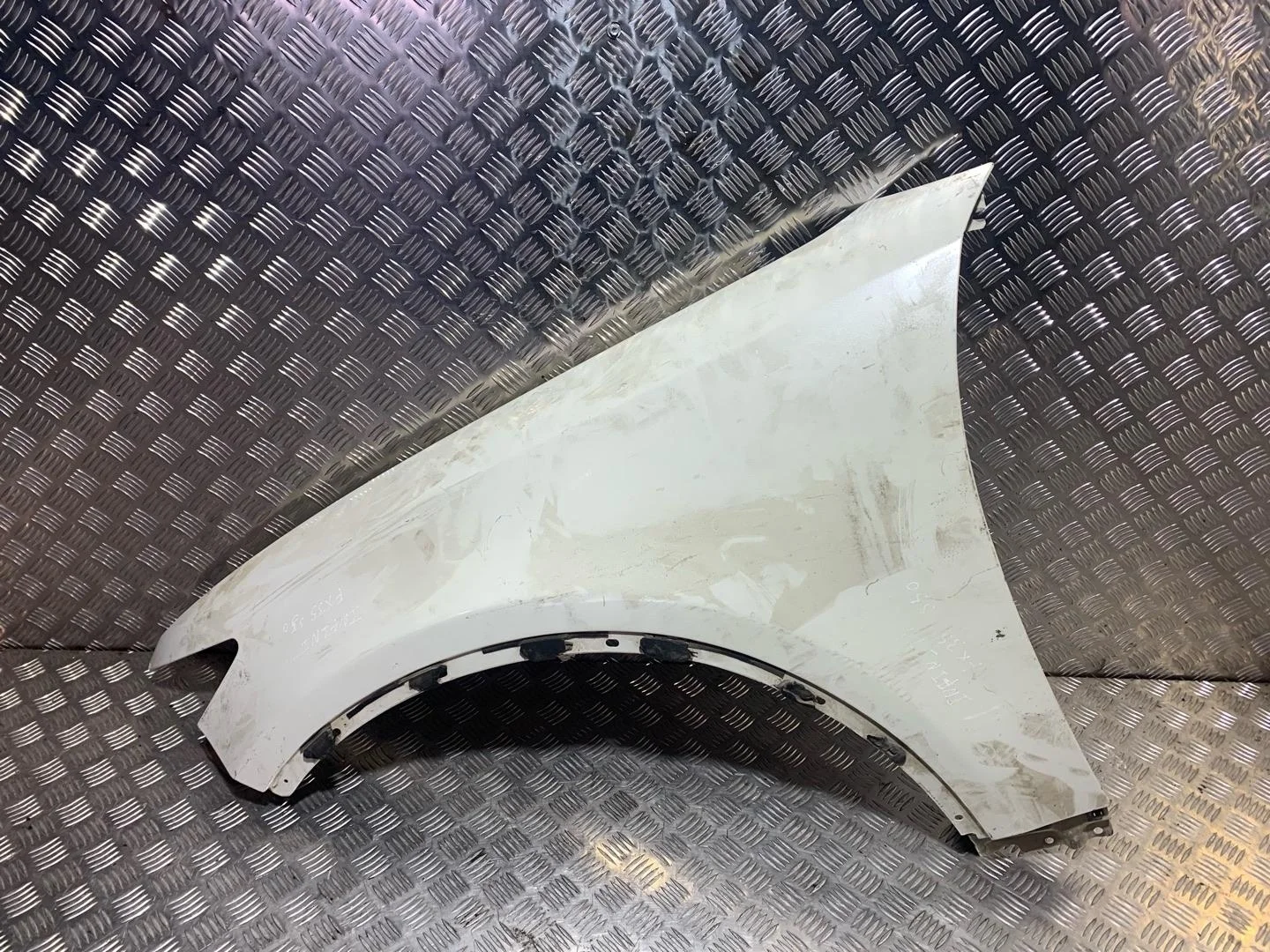 крыло переднее левое Infiniti FX35 S50  белый
