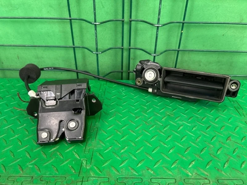 Замок багажника Mercedes-Benz W211