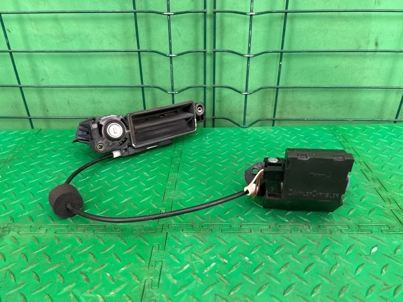 Замок багажника Mercedes-Benz W211