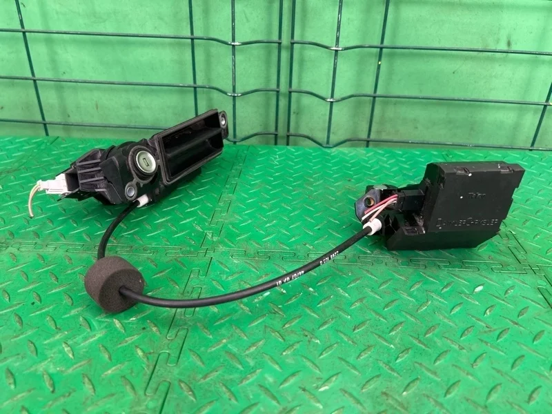 Замок багажника Mercedes-Benz W211