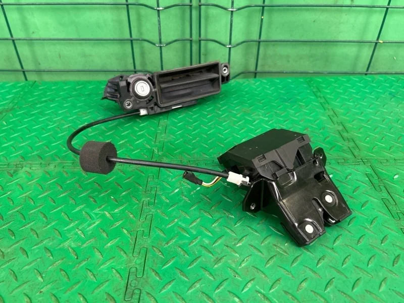 Замок багажника Mercedes-Benz W211