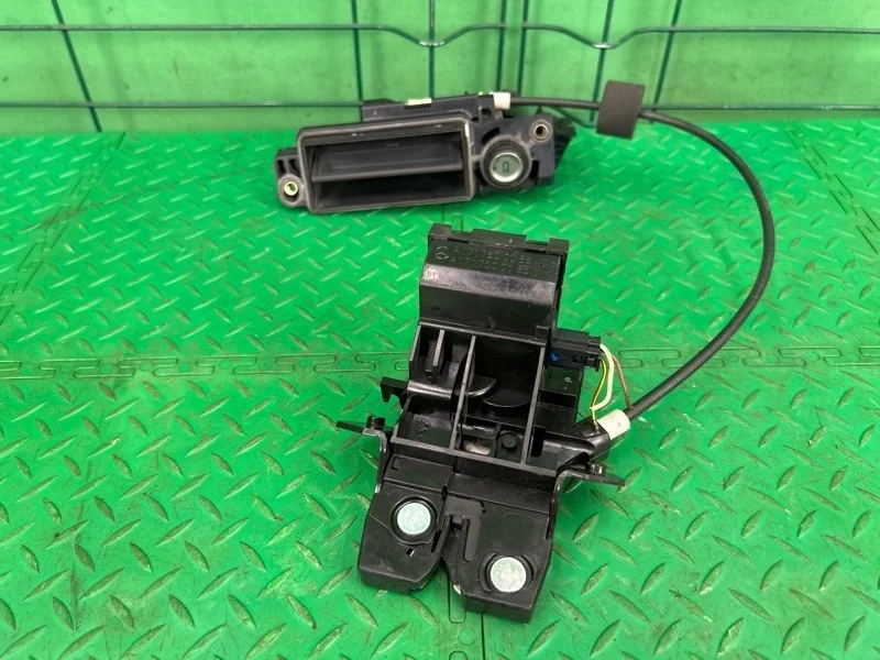 Замок багажника Mercedes-Benz W211