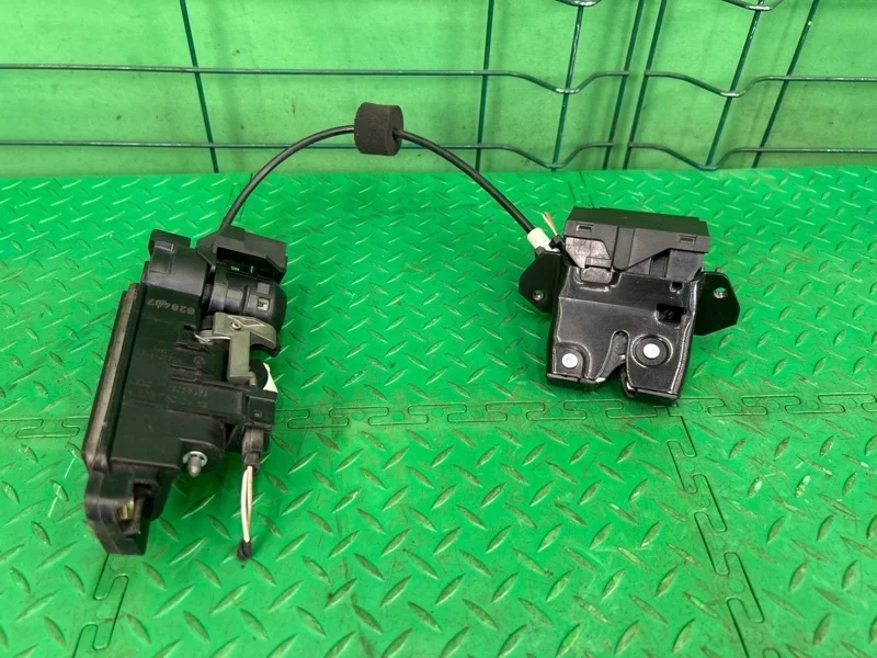 Замок багажника Mercedes-Benz W211