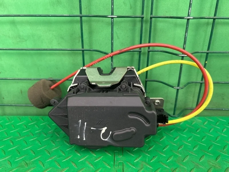 Замок багажника Mercedes-Benz W211