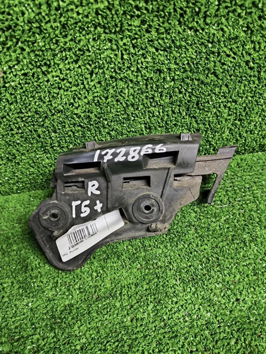 Кронштейн, направляющая бампера VOLKSWAGEN GOLF 5+ 2005- передняя правая б/у GOLF 5+(2005-2014)