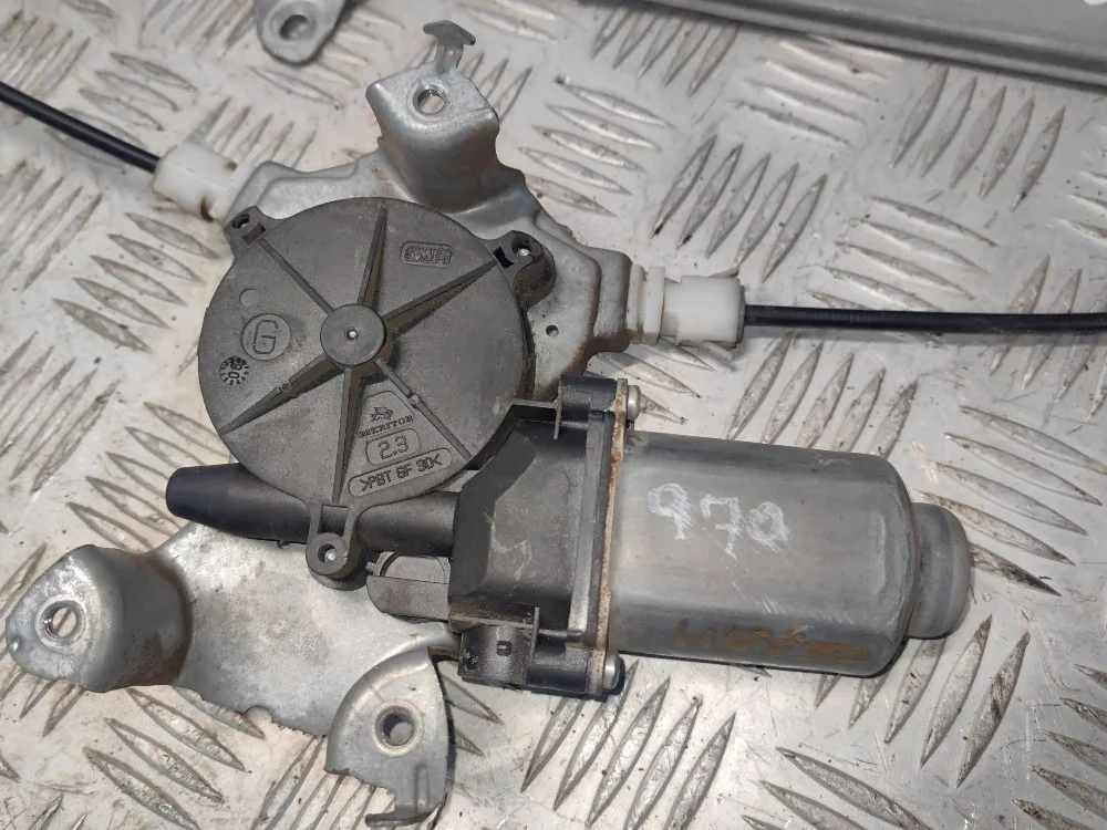 Моторчик стеклоподъемника з. л. Nissan Primera P12