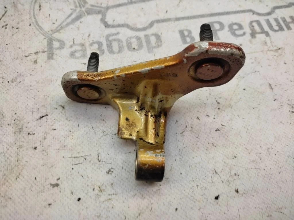 Петля двери Mercedes-Benz