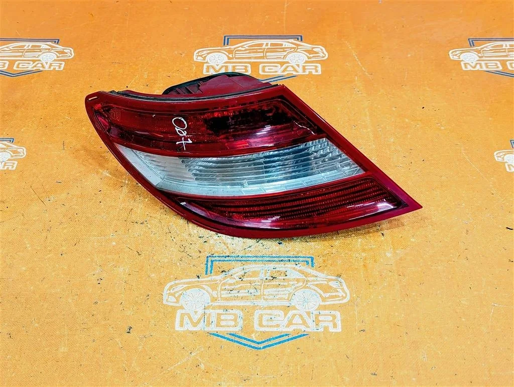 Фонарь задний левый Mercedes-Benz
