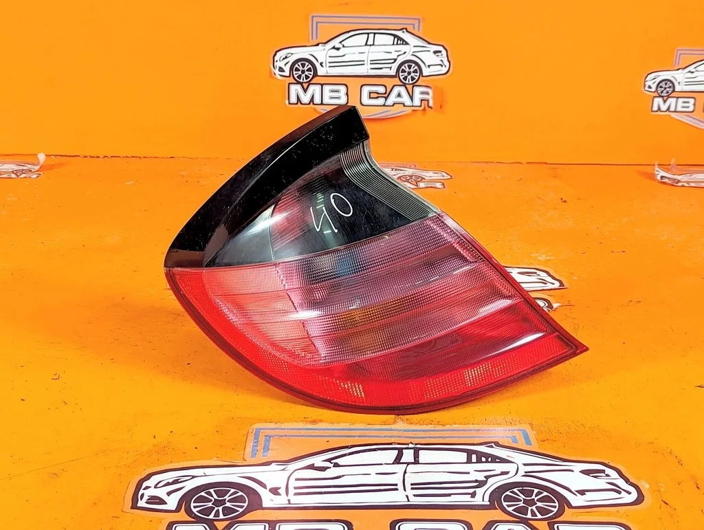 Фонарь задний левый Mercedes-Benz