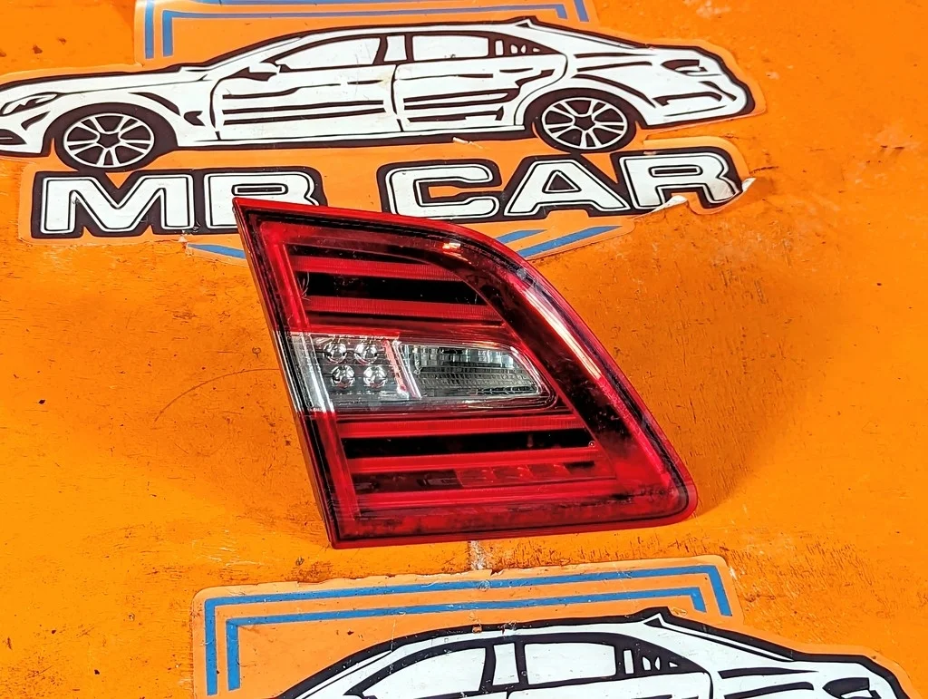 Фонарь крышки багажника Mercedes-Benz