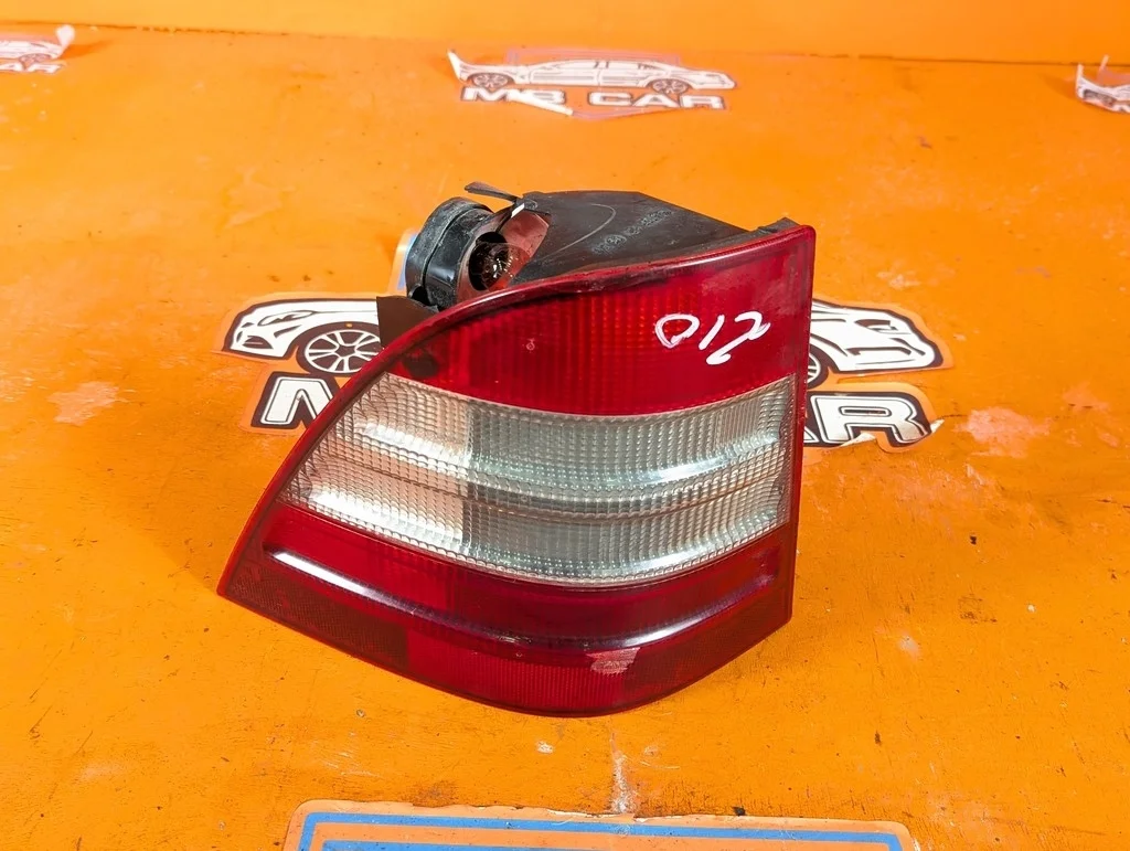 Фонарь задний левый Mercedes-Benz