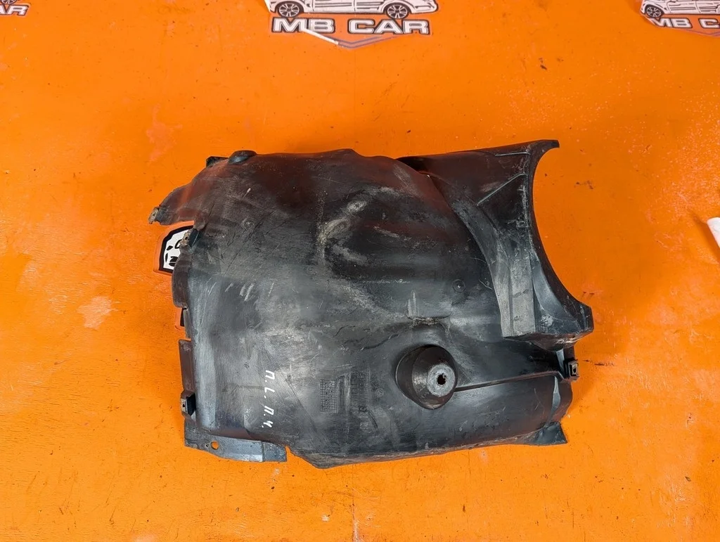 Подкрылок передний левый, передняя часть Mercedes-Benz