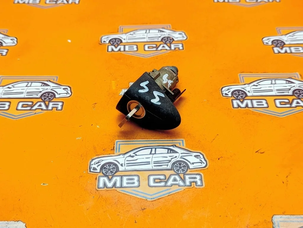 Личинки дверей Mercedes-Benz