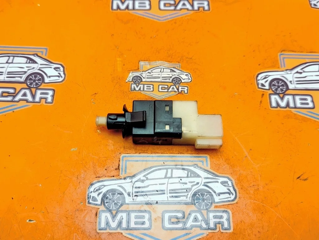 Выключатель стоп-сигнала Mercedes-Benz