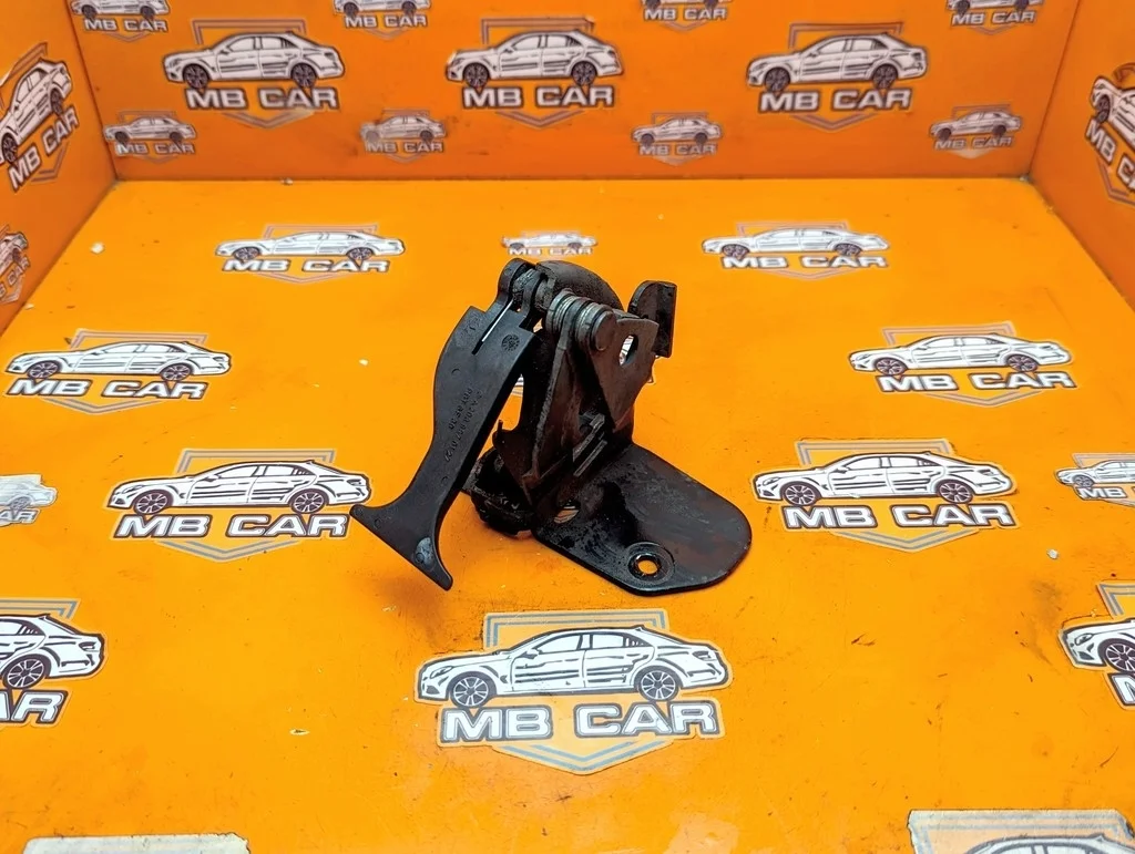 Замок капота Mercedes-Benz