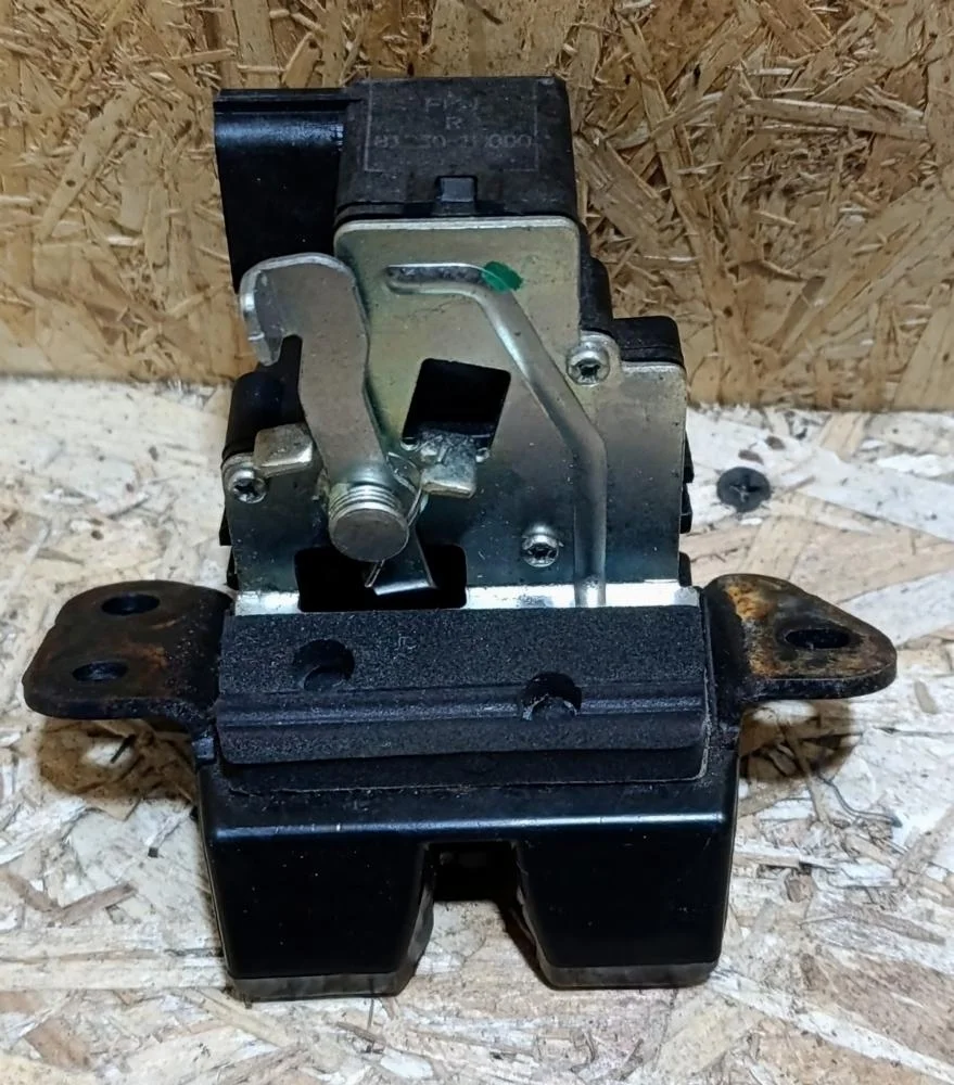 Замок крышки багажника Kia Ceed 1 812301H000