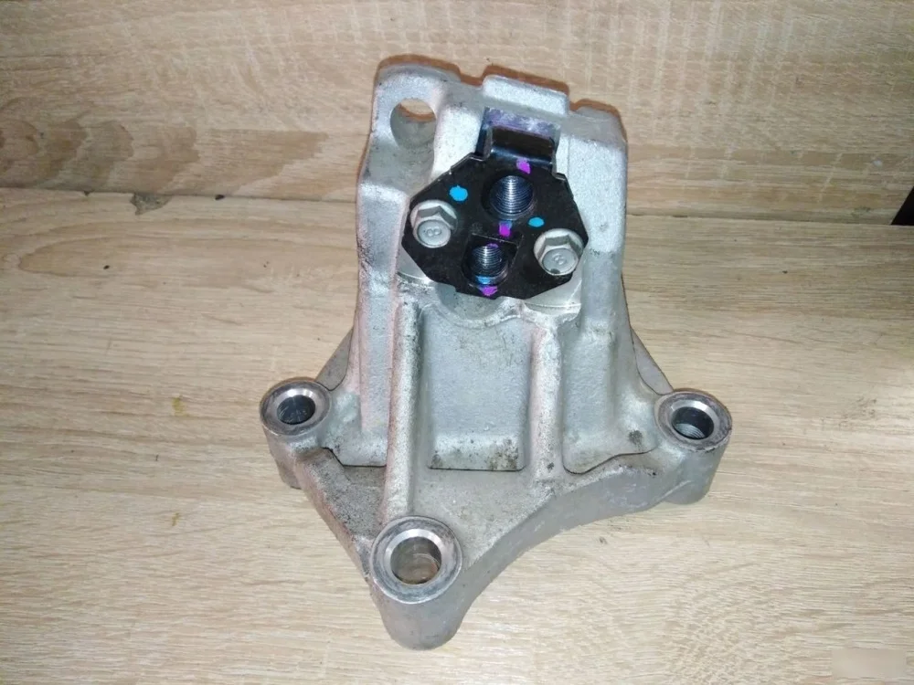 Кронштейн КПП Kia Soul 4312026050 PS, левый