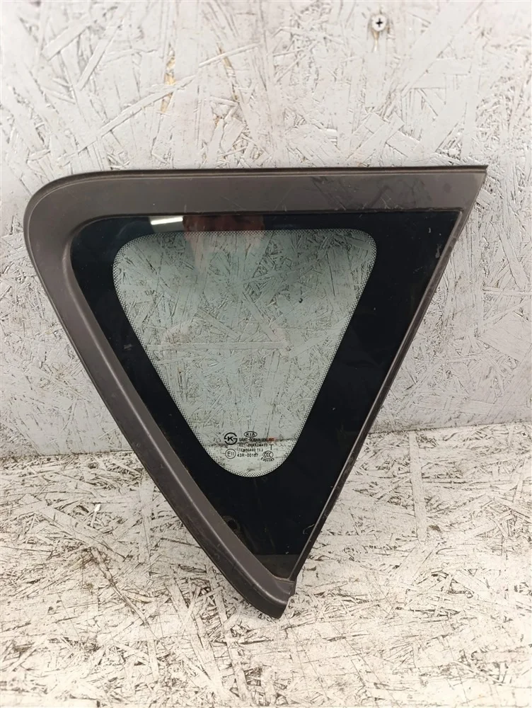 Стекло боковое Kia Soul 2 87820B2000, правое