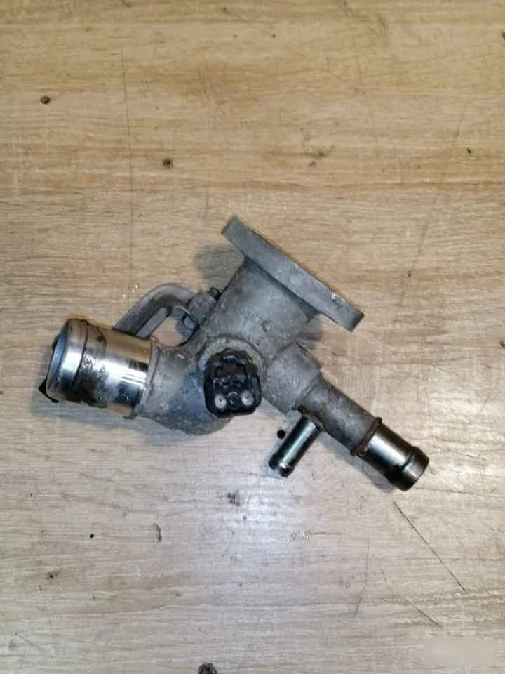 Фланец двигателя системы охлаждения Kia Ceed 2 2015 256002B003