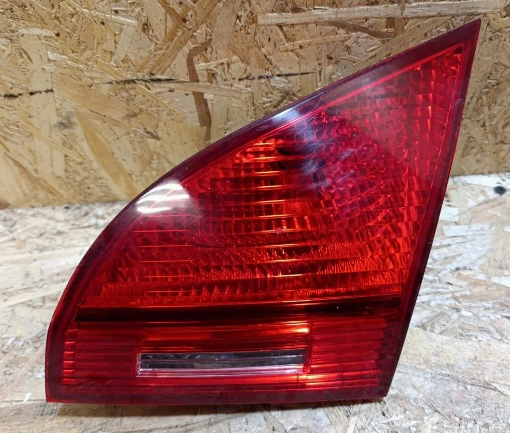 Фонарь в крышку багажника правый Kia Venga 2011 924061P000