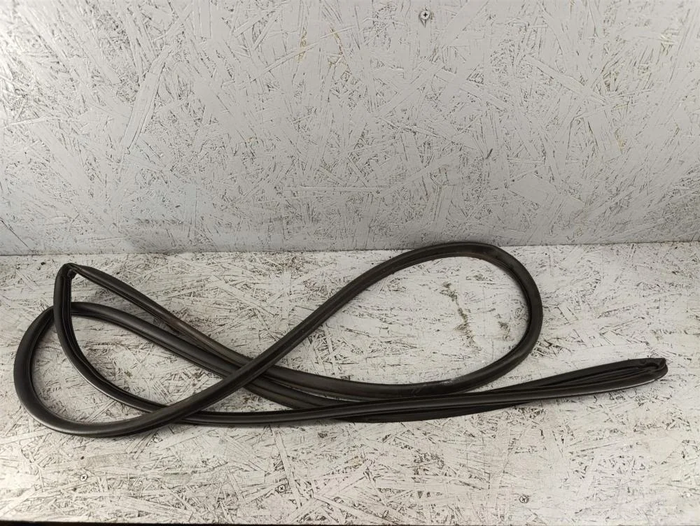 Уплотнитель двери Kia ceed 2014 82140A2000 УНИВЕРСАЛ, передний правый