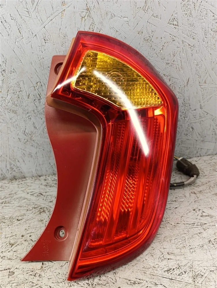 Фонарь Kia picanto 2015 924021Y010 ХЕТЧБЕК G3LA, правый