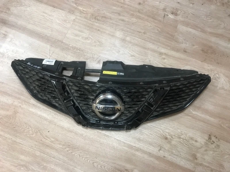 Решетка радиатора Nissan Qashqai 2014 - н.в 623104EA1A J11, передняя
