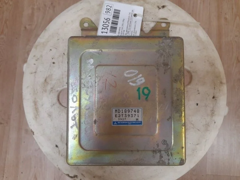 Эбу двигателя Mitsubishi Colt 1992-1996 MD189748