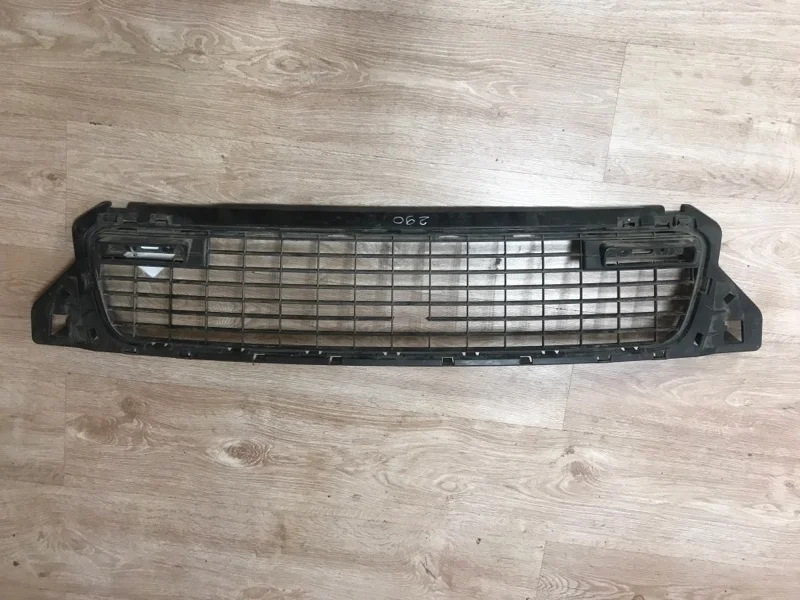 Решетка бампера Renault Duster 2012-2016 622545914R, передняя