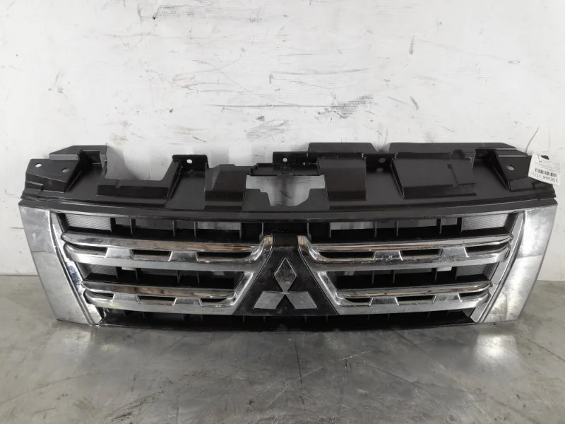 Решетка радиатора Mitsubishi Pajero 2006-2018 MN117202HB, передняя