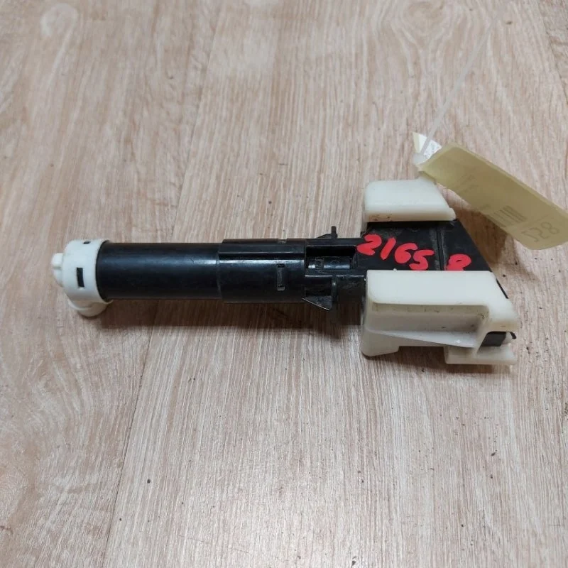 Форсунка омывателя фары Mazda 3 2009-2013 BHB65182X BL, правая