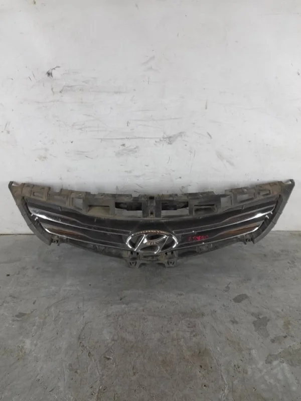 Решетка радиатора Hyundai Solaris 2014-2017 863504L500