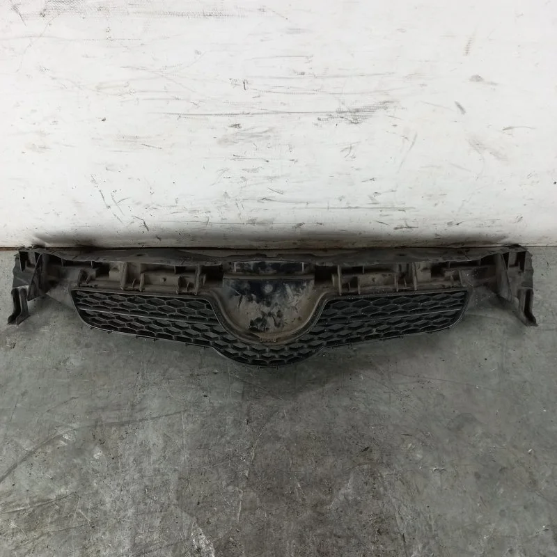 Решетка радиатора Toyota Auris 2006-2012 5311112A00 E15, передняя