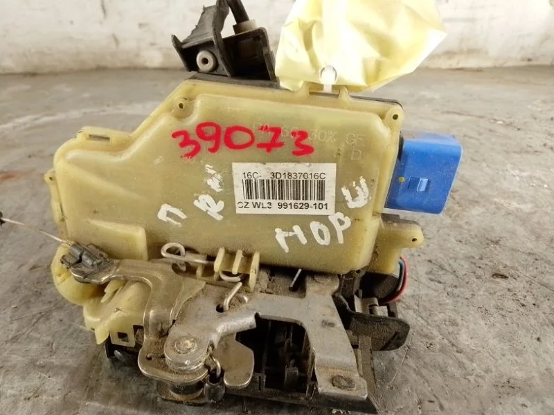 Замок двери Volkswagen Touareg 2003-2010 3D1837016C, передний правый