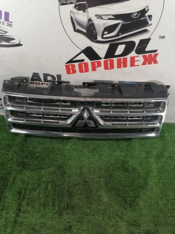 Решетка радиатора Mitsubishi Pajero 2006-2018 7450A368, передняя