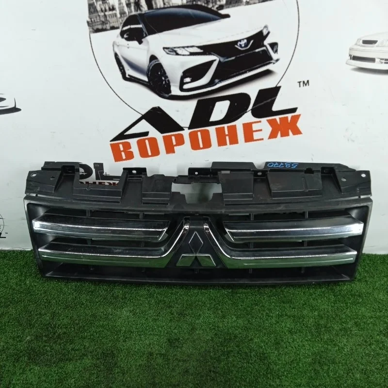 Решетка радиатора Mitsubishi Pajero 2006-2018 7450A368, передняя