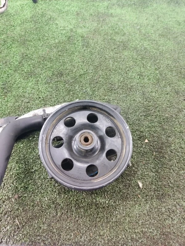 Насос Гур Ford Focus 1998-2004 1373802 1 EYDE 1.8Л 115ЛС