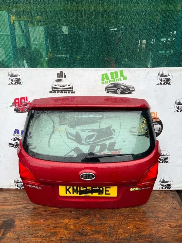 Крышка багажника Kia VENGA 2010-2014 737001P000 G4FA