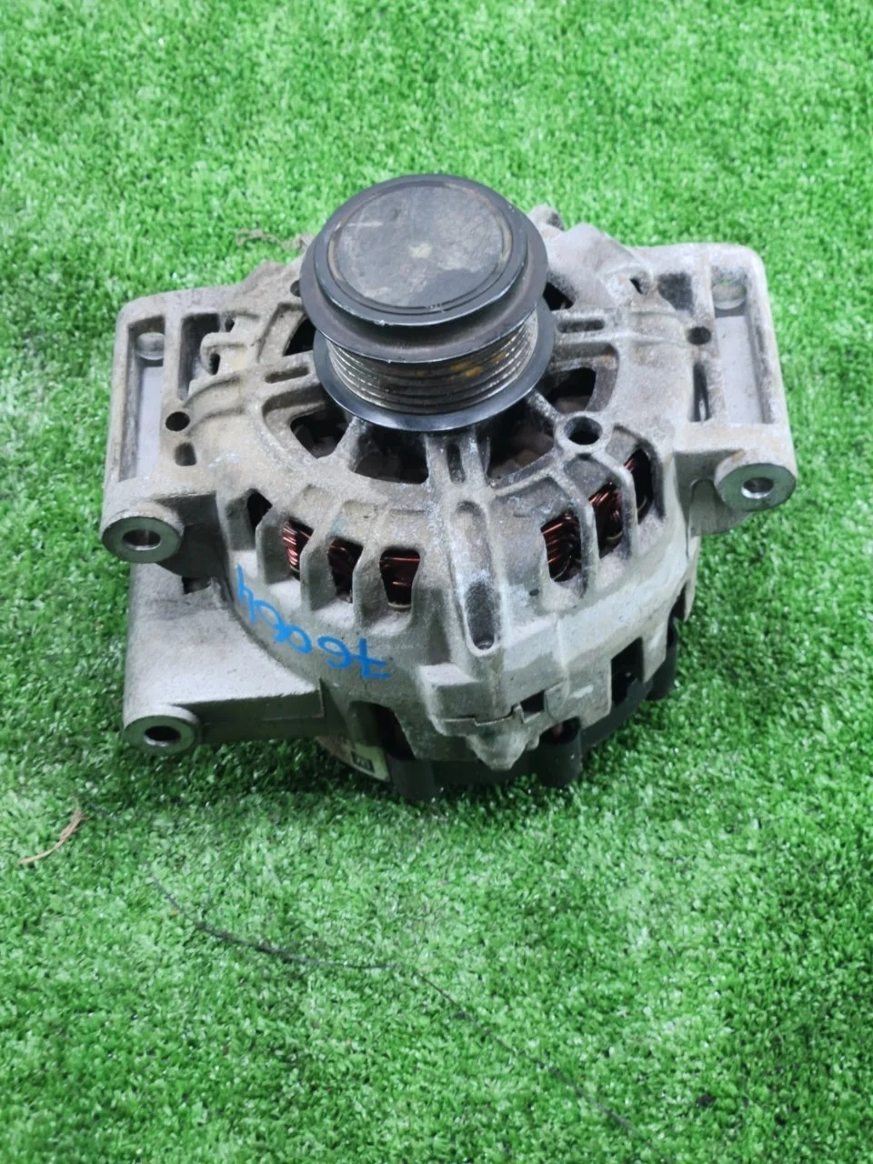 Генератор Chevrolet Captiva 2011-2015 13502591 LE9 LE5