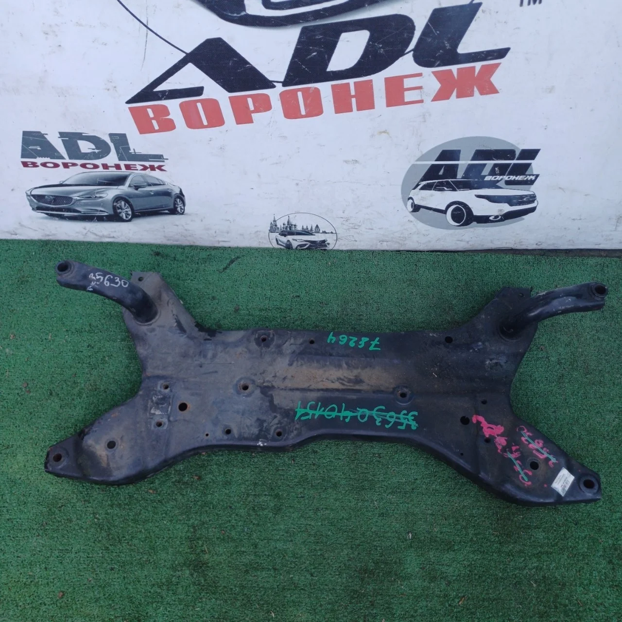 Подрамник Mitsubishi Outlander XL 2007-2012 4000A022, передний