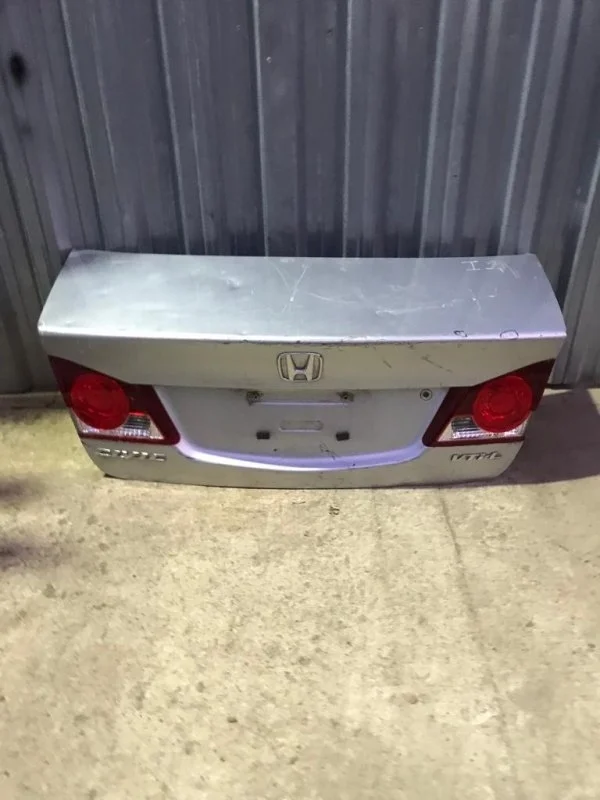 Крышка багажника Honda Civic 8 2006-2008 68500SNBG00ZZ FD1 4D