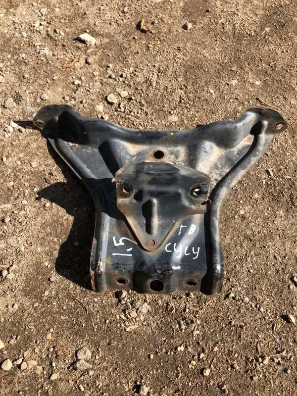 Кронштейн замка капота Suzuki Grand Vitara 2006-2015 8212065J01