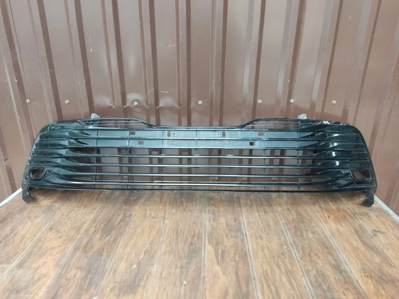 Решетка бампера Toyota Camry 2018-2023 5310233220 70, передняя